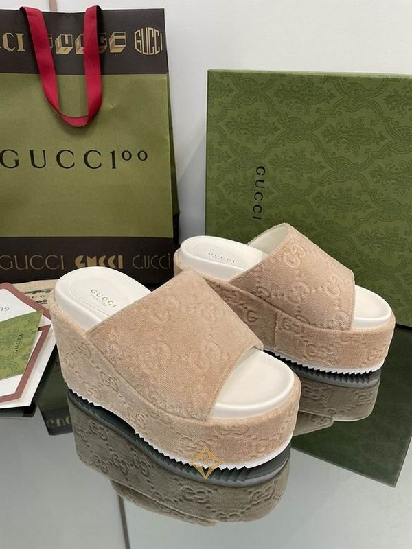 Gucci Women's Slippers 402